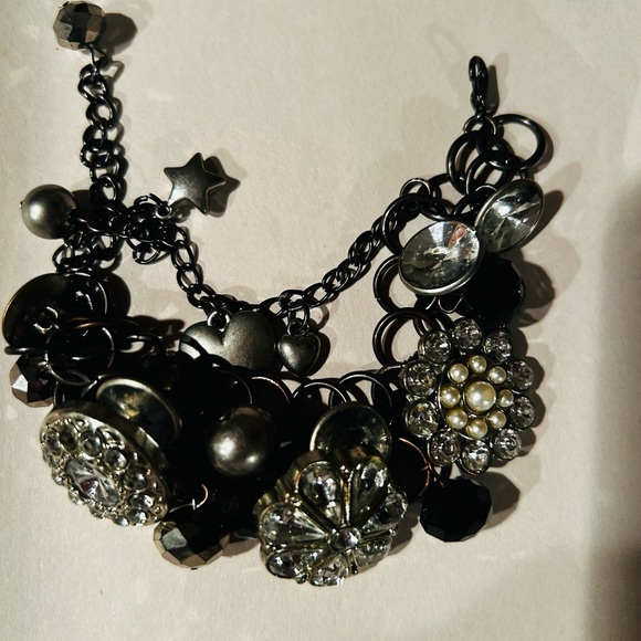 Grandma’s Buttons Bracelet - Picture 2 of 4